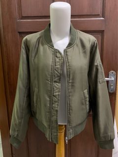 (Kategori: ) berada di . Dikirim oleh dee.declutter (ID iklan 1385618667, Gambar 1). Deskripsi: .