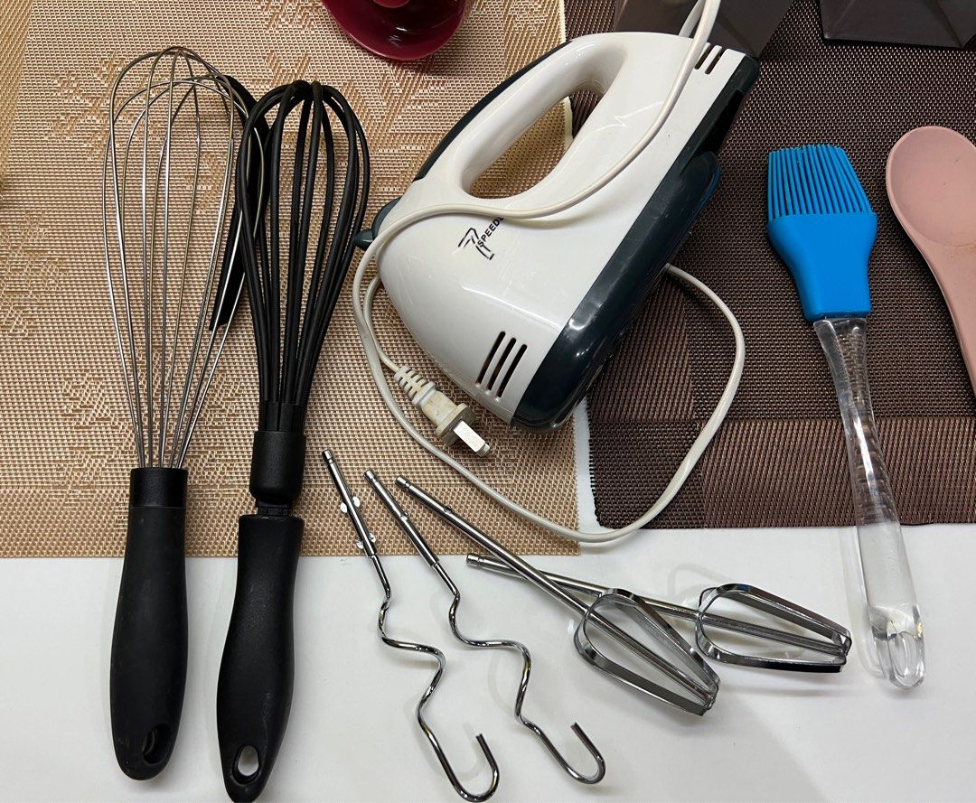 Baking tools hand-mixer, cake mold etc(take all) (Category: Bakeware) located in Caloocan City. Submitted by redkooky (Listing ID 1391221508, Image 3). Description: .