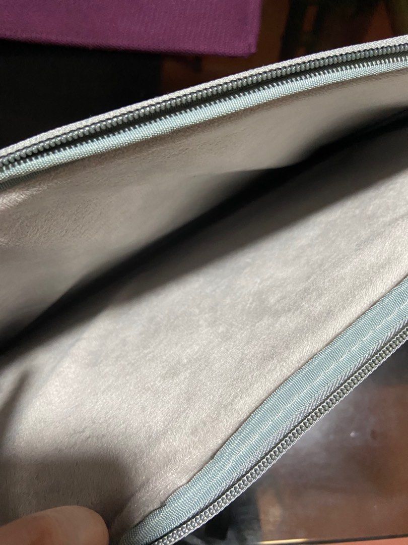 Baona 15in Laptop Sleeve (Category: Laptop Bags & Sleeves) located in Manila. Submitted by marcaida (Listing ID 1391168767, Image 1). Description: Double-layer, Gray.