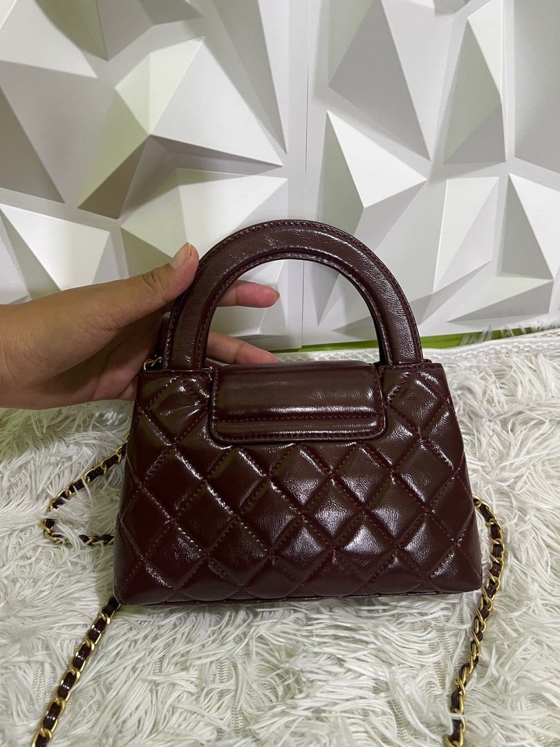 Chanel kelly (Category: Luxury Bags & Wallets) located in Santiago. Submitted by mssdaisy (Listing ID 1391331329, Image 3). Description: Minimal signed of used.