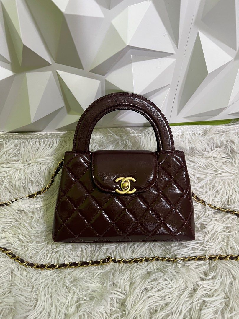 Chanel kelly (Category: Luxury Bags & Wallets) located in Santiago. Submitted by mssdaisy (Listing ID 1391331329, Image 1). Description: Minimal signed of used.