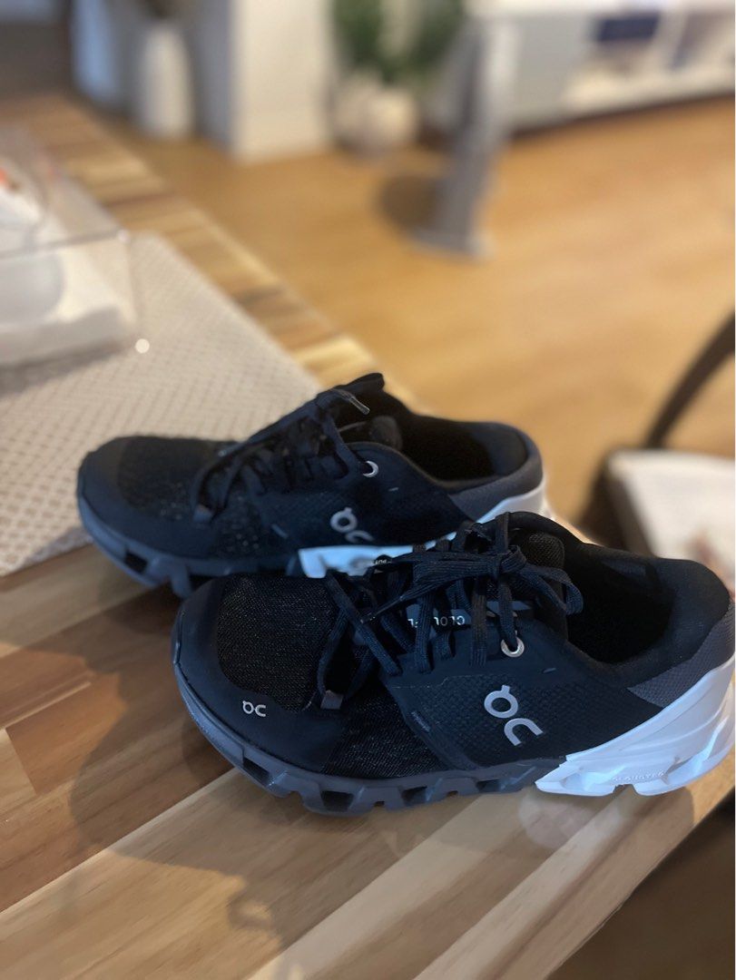 Cloudflyer (Category: Sneakers) located in Pasig City. Submitted by peticherrie (Listing ID 1391267705, Image 3). Description: New from USA.