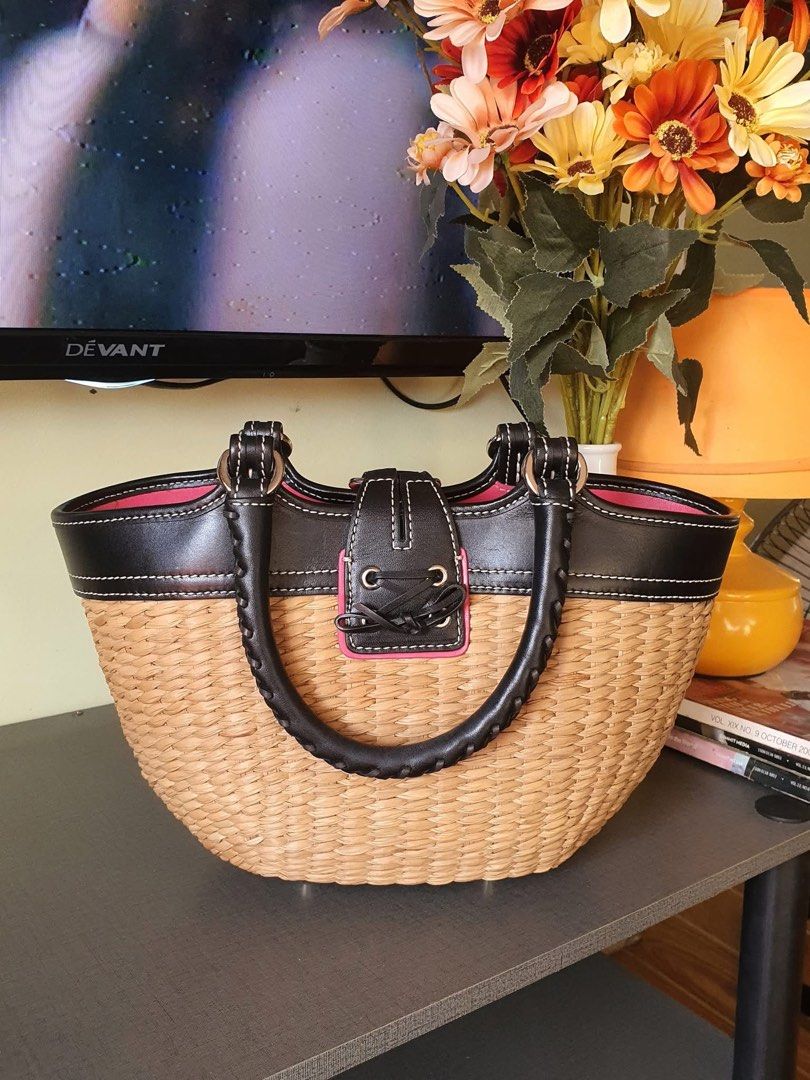COACH 1941 Raffia 😻 (Category: Luxury Bags & Wallets) located in Cebu City. Submitted by nikkisff (Listing ID 1391329069, Image 3). Description: VINTAGE COACH 1941 Raffia 😻.