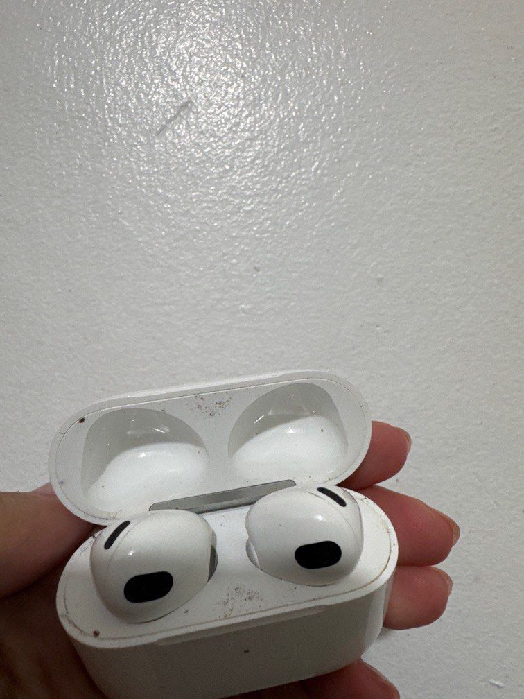 Defective original airpods 3 (Category: Headphones & Headsets) located in Quezon City. Submitted by maesells94 (Listing ID 1391294041, Image 2). Description: Defective.