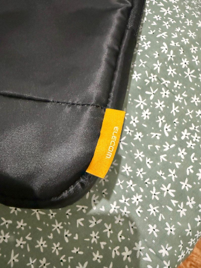 Elecom 14” laptop bag (Category: Laptop Bags & Sleeves) located in San Pedro. Submitted by dhaest (Listing ID 1391164238, Image 3). Description: .