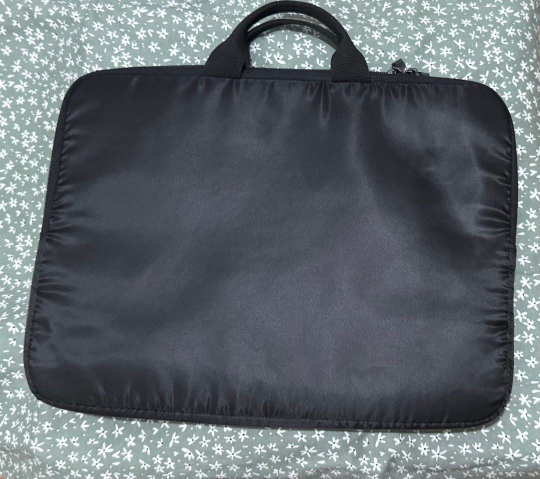 Elecom 14” laptop bag (Category: Laptop Bags & Sleeves) located in San Pedro. Submitted by dhaest (Listing ID 1391164238, Image 2). Description: .