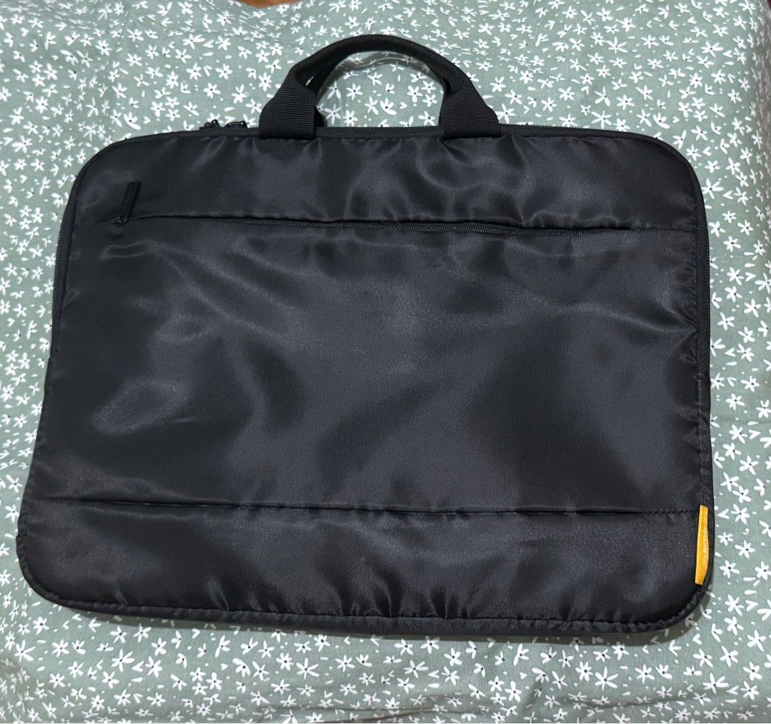 Elecom 14” laptop bag (Category: Laptop Bags & Sleeves) located in San Pedro. Submitted by dhaest (Listing ID 1391164238, Image 1). Description: .
