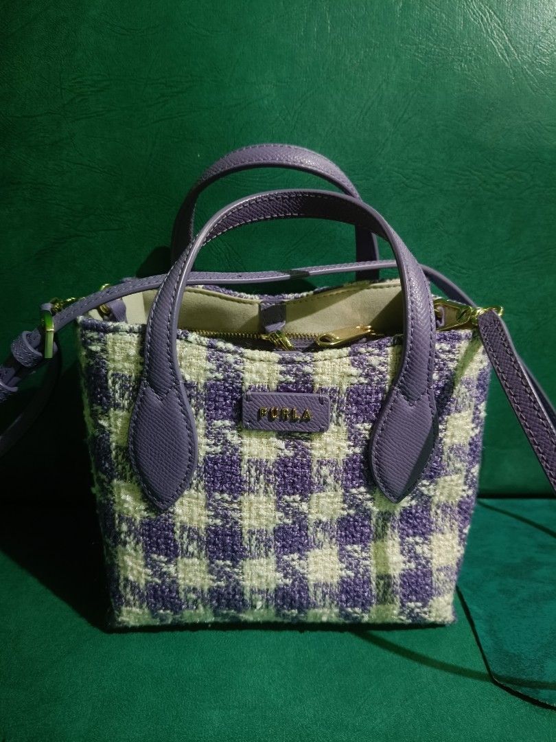 Furla mini tote Authentic (Category: Luxury Bags & Wallets) located in Navotas City. Submitted by sephiiie (Listing ID 1391181470, Image 2). Description: Negotiable.