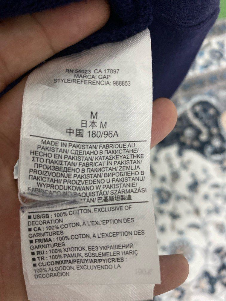 GAP authentic (Category: Hoodies) located in Kuala Terengganu. Submitted by qq.thrift (Listing ID 1391316862, Image 3). Description: - Hoodie GAP Authentic - Pit 21 Labuh 27 - 💯 legit - Mahal blh offer - Dekat blh COD jauh blh pos (DFOD).