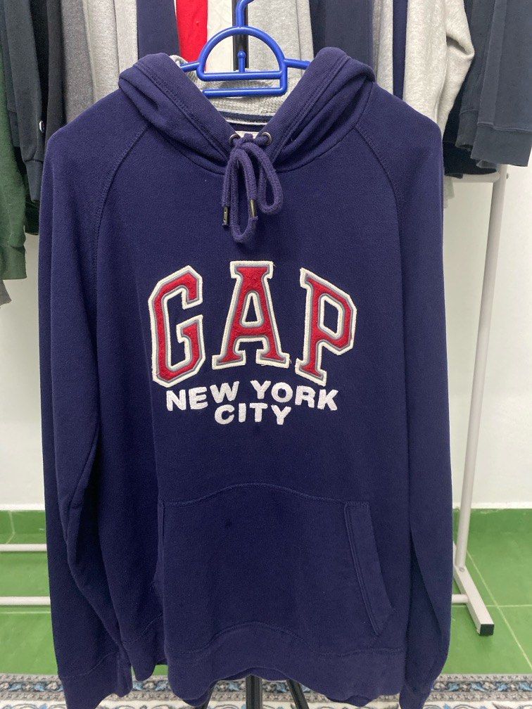 GAP authentic (Category: Hoodies) located in Kuala Terengganu. Submitted by qq.thrift (Listing ID 1391316862, Image 1). Description: - Hoodie GAP Authentic - Pit 21 Labuh 27 - 💯 legit - Mahal blh offer - Dekat blh COD jauh blh pos (DFOD).