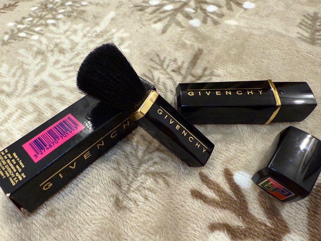 Givenchy Powder Brush (Authentic) (Category: Makeup) located in Lipa City. Submitted by Msjhen (Listing ID 1391305964, Image 2). Description: .