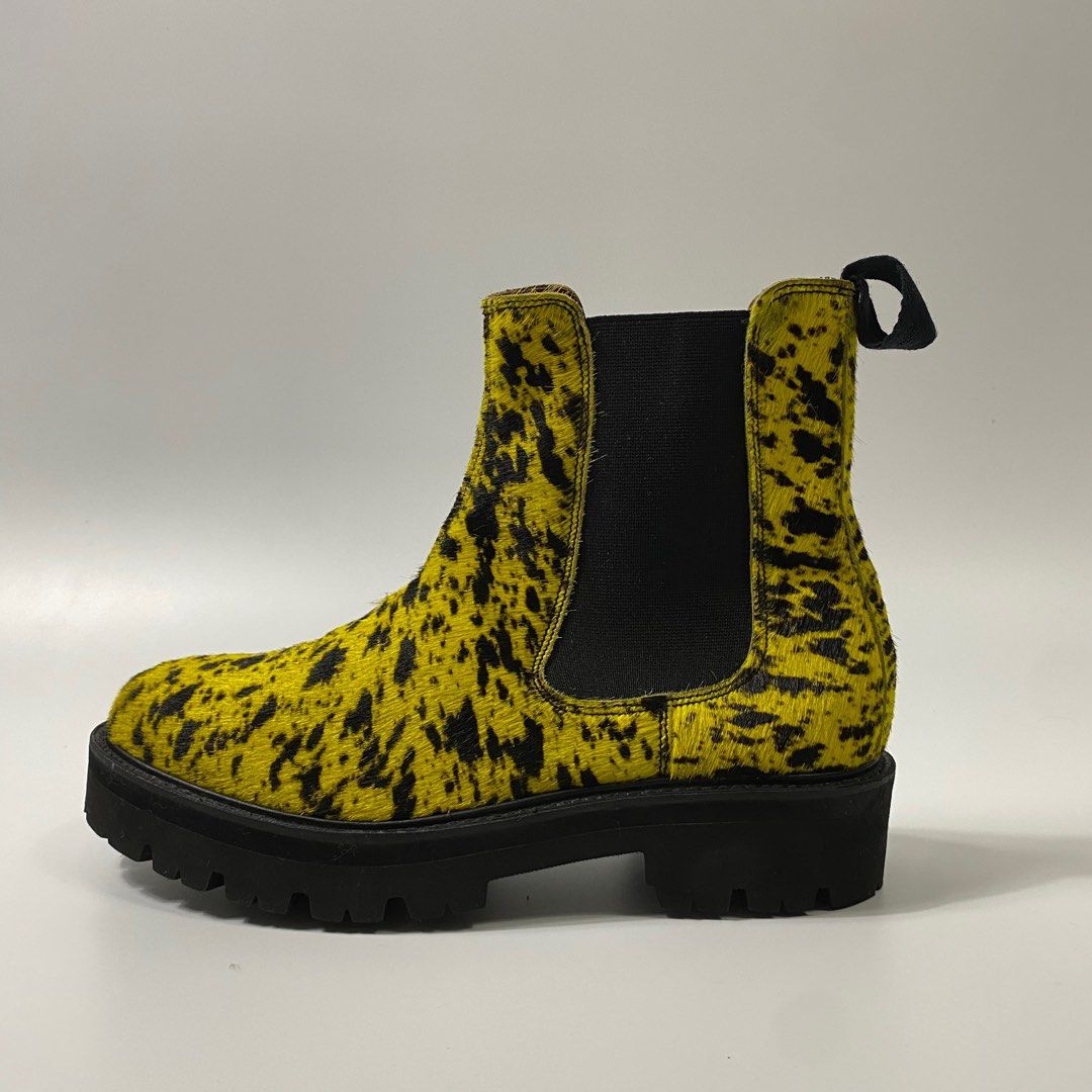 Grenson x Eckhaus Latta - Future Shoes - The Splatter - Boots (Category: Boots) located in Cavite. Submitted by pastseas0n_ (Listing ID 1391317014, Image 1). Description: Grenson x Eckhaus Latta - Future Shoes - The Splatter - Boots Size : MENS 6.5 UK 7 US EU 40 9/10 CONDITION NOTE : Pair only. No Box or Dustbag, etc. •Made in England •yellow/black •leather •paint splatter detail •round toe •pull-tab at the heel •elasticated side panels •chunky r
