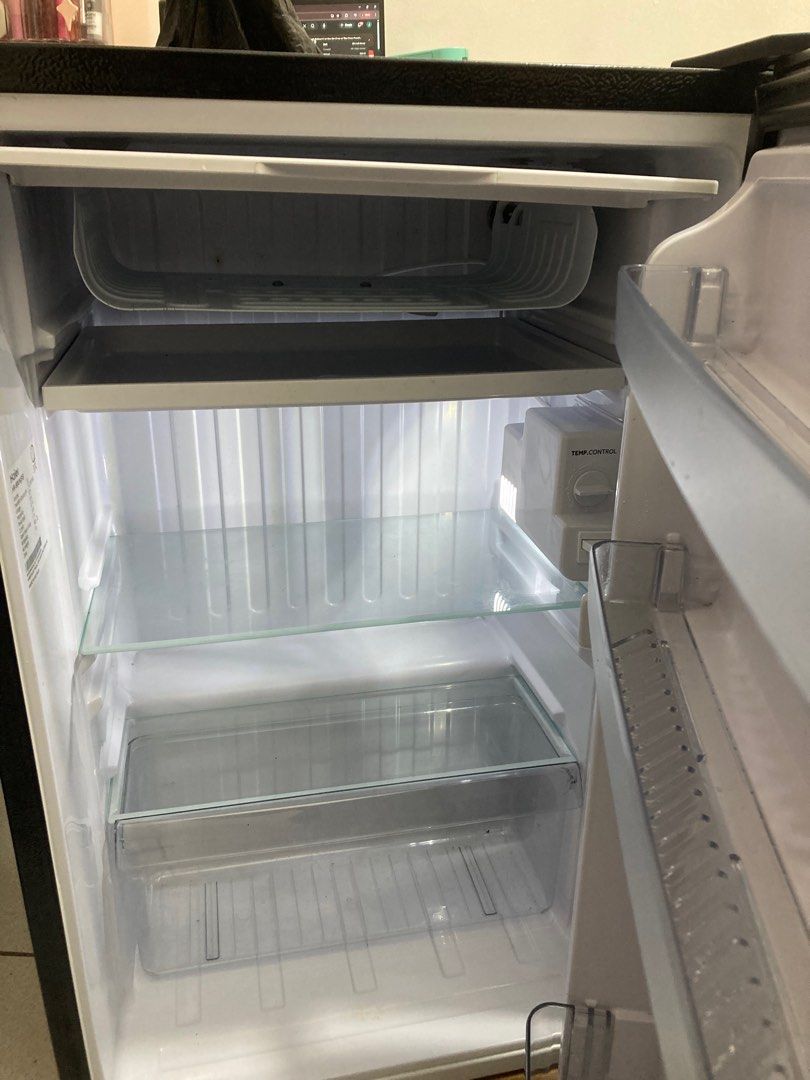 Haier HR-99VN Personal Refrigerator (Category: Refrigerators and Freezers) located in Taguig. Submitted by revph (Listing ID 1391344783, Image 3). Description: HAIER HR-99VN PERSONAL REFRIGERATOR WITH MANUAL BOUGHT IT LAST JUNE 2025 Price : Negotiable Issue: small dent (see photos for reference) nung naglipat kaya nagkadent but all goods RFS: Move out .