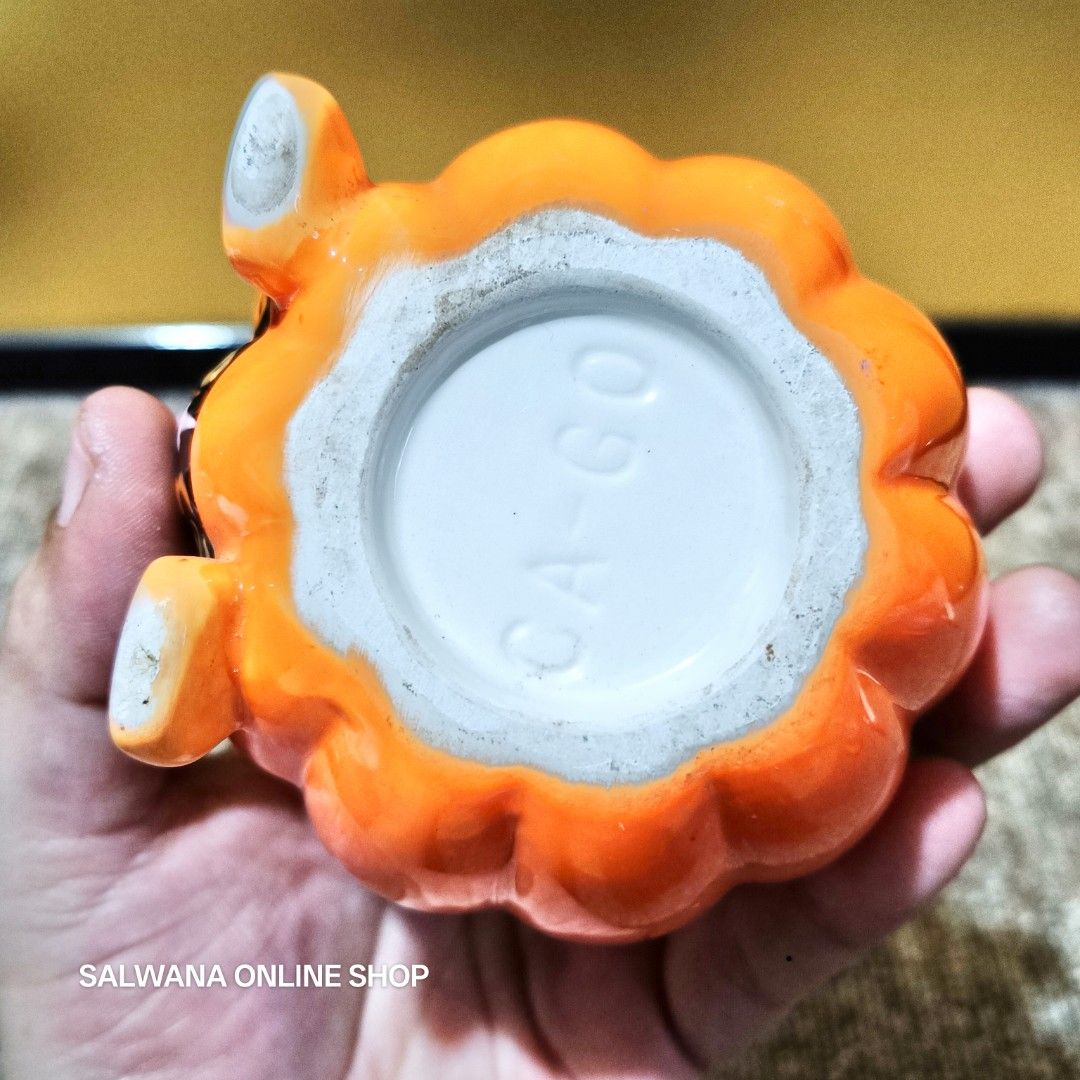 HALLOWEEN PUMPKIN DECORATIVE CERAMIC MINI CUP • JAPAN SURPLUS (Category: Coffee & Tea Tableware) located in Mabalacat. Submitted by salwanaonlineshop (Listing ID 1391253415, Image 3). Description: HALLOWEEN PUMPKIN DECORATIVE CERAMIC MINI CUP • JAPAN SURPLUS 🇯🇵 May konting bakbak na paint 🇯🇵 Ceramic 🇯🇵 Mini size only 🇯🇵 Japan Source 🛒 Follow us on S.H.O.P.E.E and L.A.Z.A.D.A at SALWANA ONLINE SHOP for more rare, vintage, collectible, uni