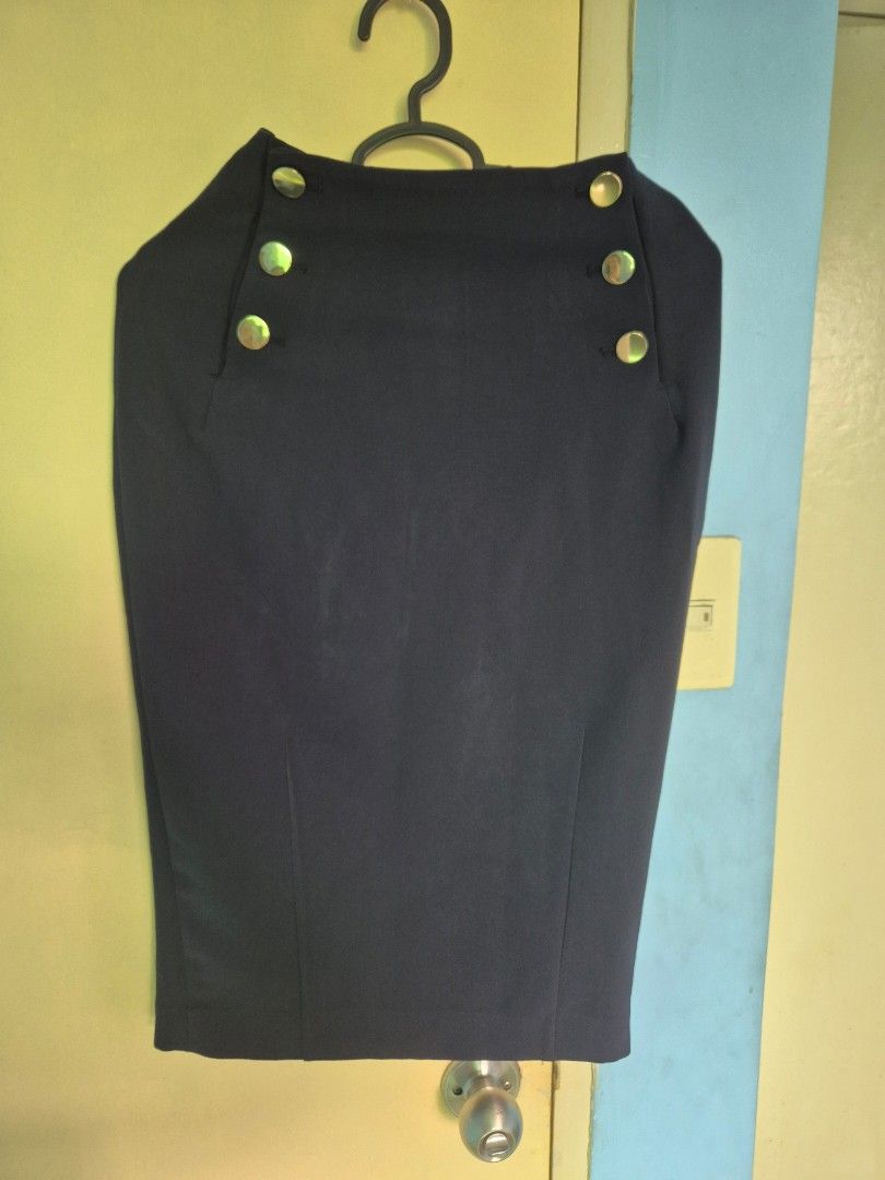 Hi-waist skirt (Category: Skirts) located in Bacoor. Submitted by declutternow715 (Listing ID 1391175106, Image 1). Description: Brand - H&M Size - Small Hi waist black skirt for office or formal occasions. Perfect for petite ladies 52 kg below, with waist line 24-27 inches. Used once. rfs. decluttering / no longer fits me Can do meet up in SM Bacoor Buyer will book and pay for the shipping..