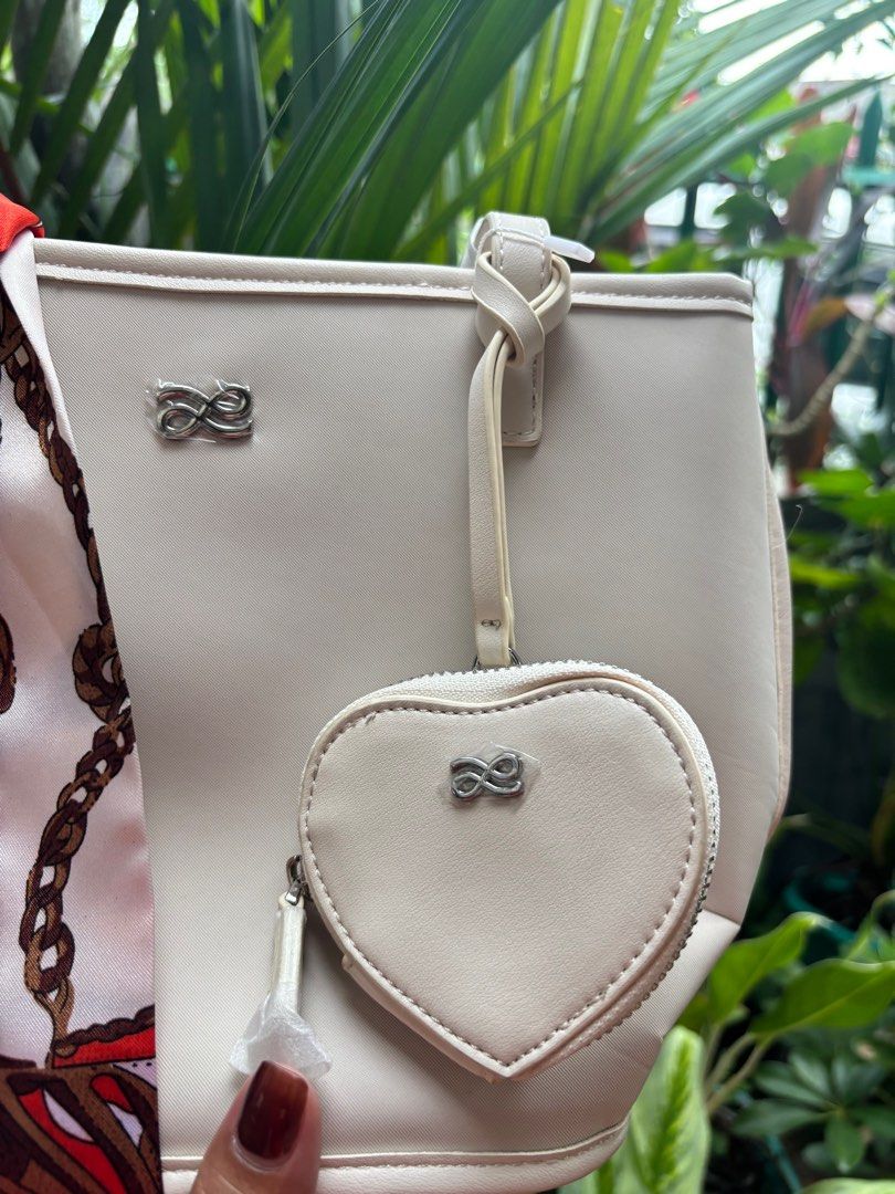 HOLB (Category: Luxury Bags & Wallets) located in Quezon. Submitted by mommynizooeyatichiro (Listing ID 1391247813, Image 3). Description: Brand New Declutterring .