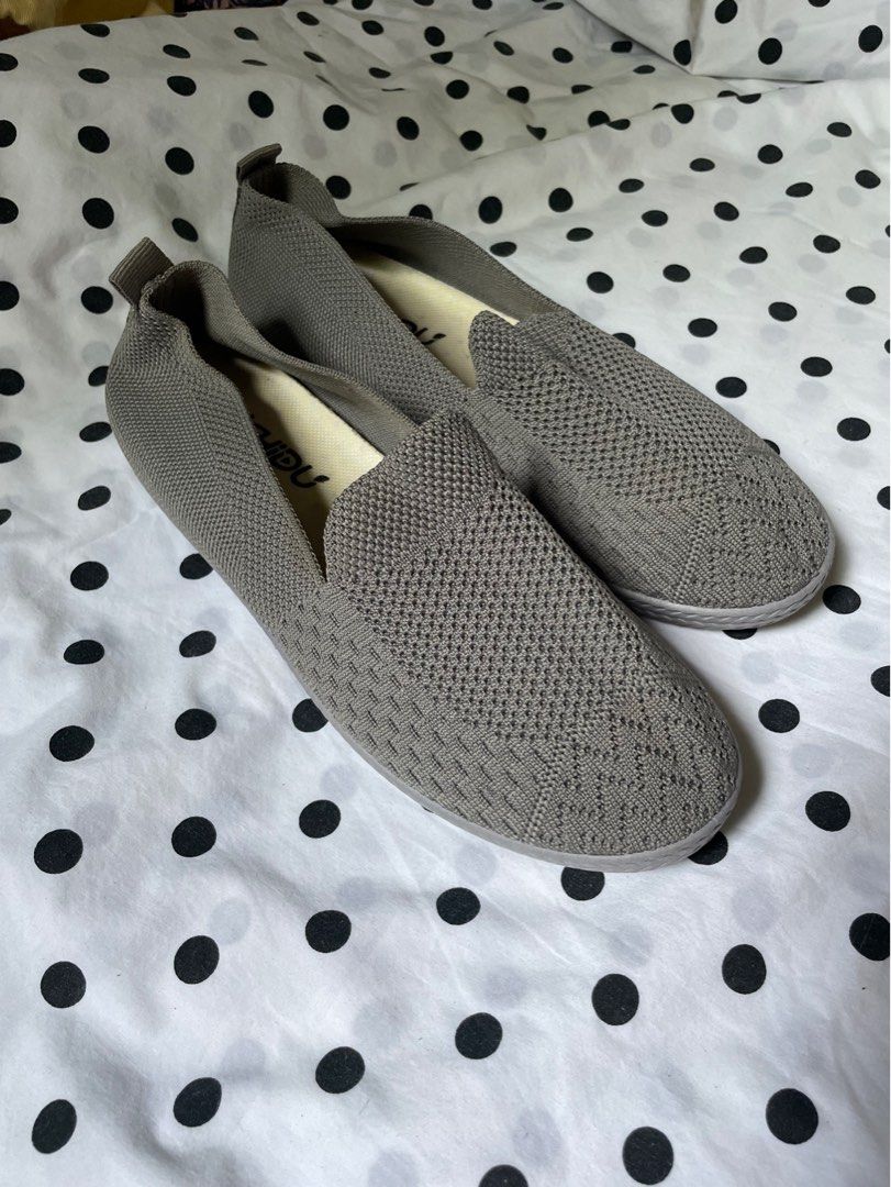 Ishidu Footwear / Slip-On (size 40) (Category: Flats & Sandals) located in Anda. Submitted by heyzelmi (Listing ID 1391317618, Image 1). Description: Once Used Excellent Condition No Issues Size 40.