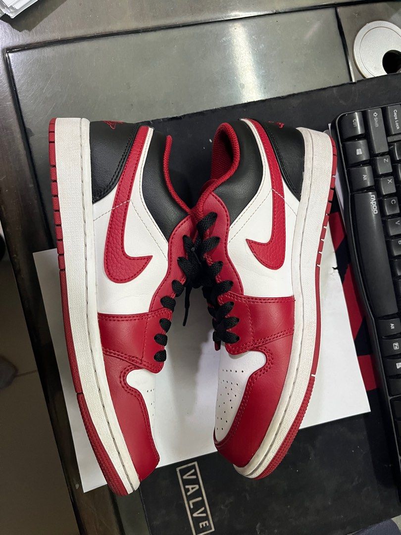 Jordan 1 (Category: Sneakers) located in Quezon City. Submitted by NothingToPay (Listing ID 1391166849, Image 1). Description: Jordan 1 bulls Size 8.5 mens Condition 9/10 No box .