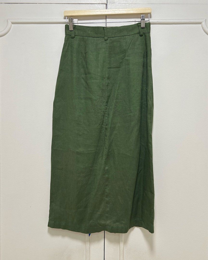 Laya Mithi Linen Skirt - Green (Category: Skirts) located in Marikina City. Submitted by from.pci (Listing ID 1391247895, Image 2). Description: Laya Mithi Linen Skirt @wearlayamnl on Instagram Color: Green Size: Small - Linen fabric - With pockets - Used less than 5x - Last 4 photos are from the shop’s website; for when worn reference and size chart RFS: Doesn’t fit anymore after giving birth.