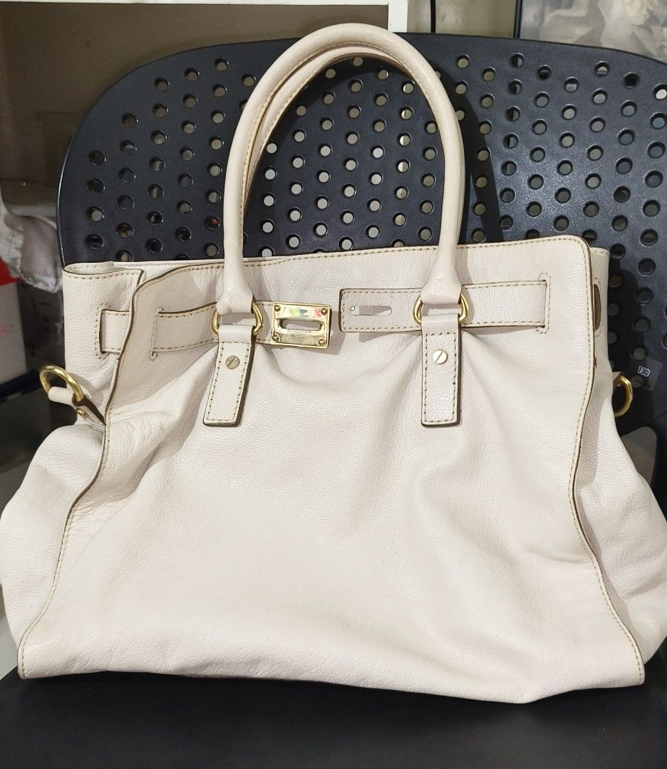 MK Large bag (Category: Luxury Bags & Wallets) located in San Juan City. Submitted by manlove.co (Listing ID 1391299352, Image 1). Description: rfs: too many bag.