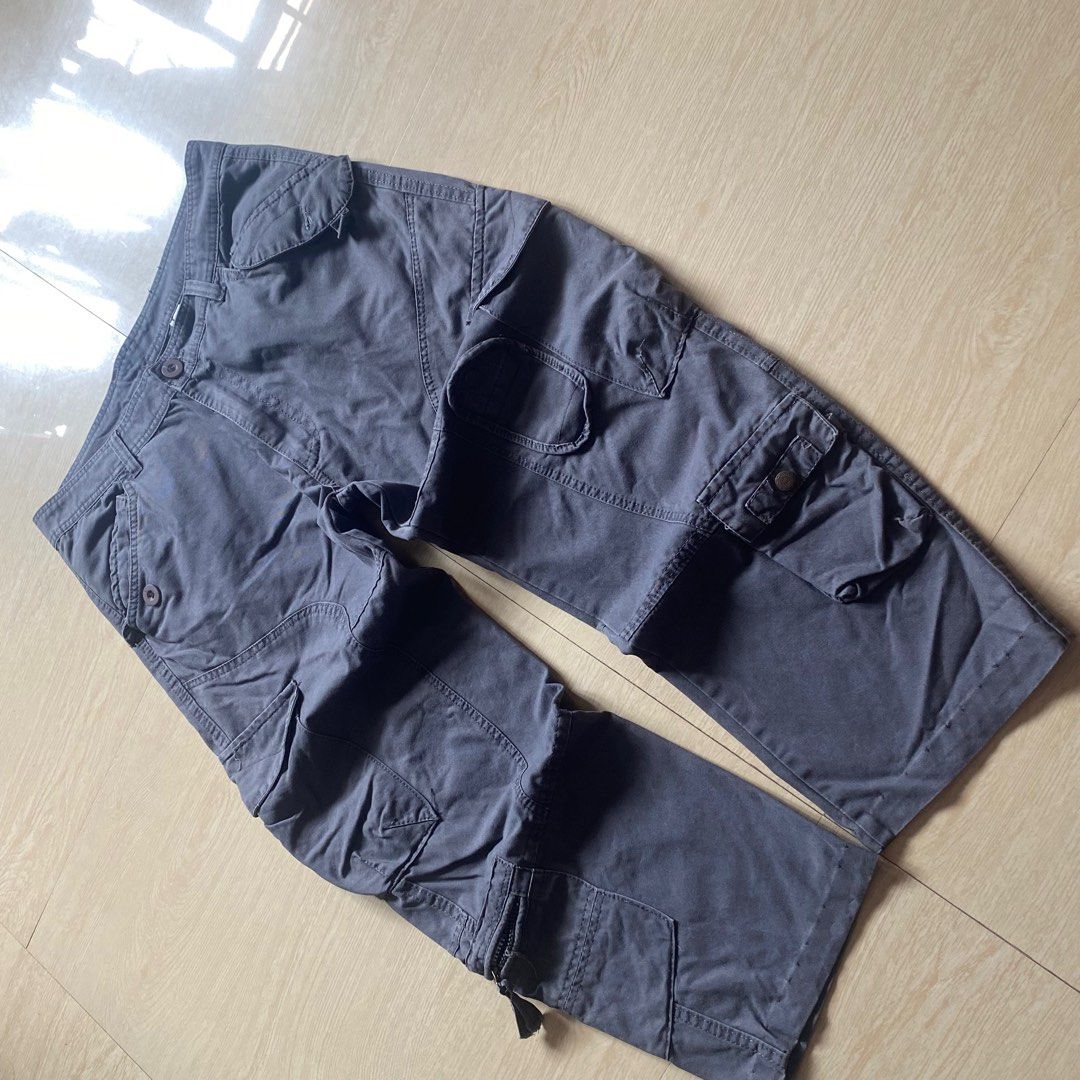 MULTI POCKET BAGGY CARGO PANTS (Category: Jeans) located in Manila. Submitted by _chnvlr (Listing ID 1391290236, Image 2). Description: MULTI-POCKET CARGO PANTS(CEMENT WASHED) DIMENSIONS: 34W, 36L, 13TH, 8.5 LO ISSUE: see comsec COLOR RATE: 10/10 CONDITION: good condition .