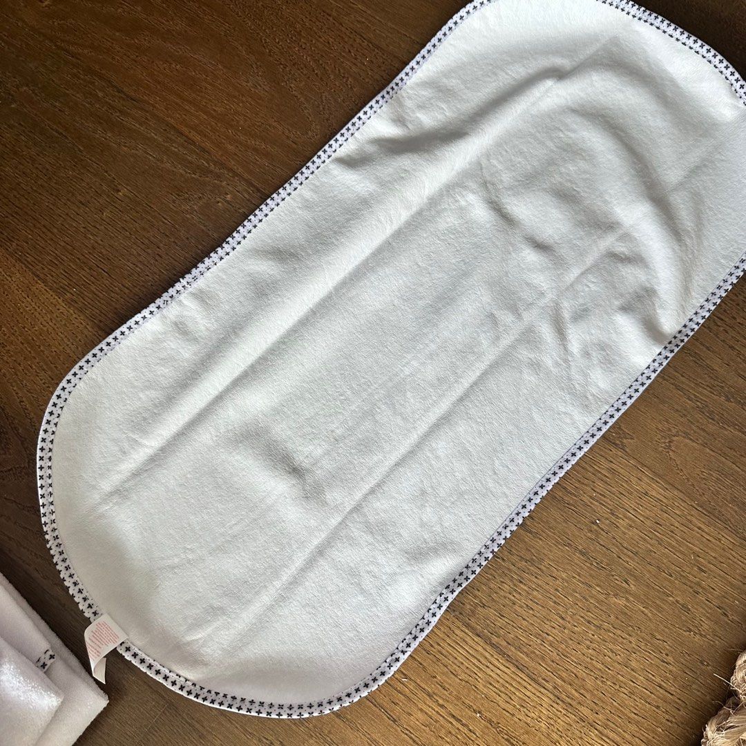 Munchkin Waterproof Diaper Changing Pad Liner (Category: Changing Mats & Accessories) located in Makati City. Submitted by agl.ph (Listing ID 1391174813, Image 2). Description: Never used - PVC-free backing helps provide extra protection during messy diaper changes - Ideal for use on changing pads, bassinets and on the go - Liners measure 22.75” x 11.5” each - Machine-washable.