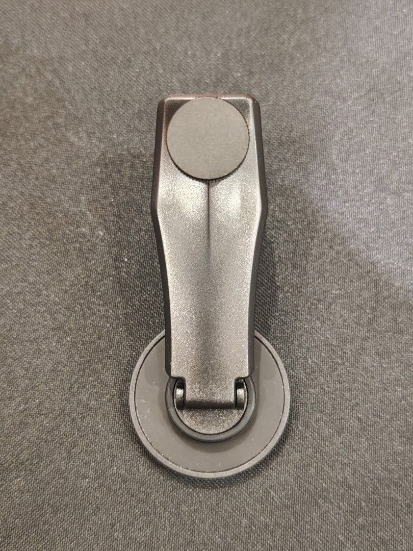 NEEWER Universal Phone Clamp for 17mm Threaded Lens (Category: Camera Bags & Carriers) located in Manila. Submitted by vitseal (Listing ID 1391321274, Image 3). Description: 17mm thread.