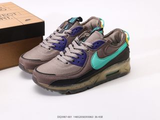 (Category: ) located in . Submitted by outlet_sneakers_shop (Listing ID 1391288707, Image 1). Description: .