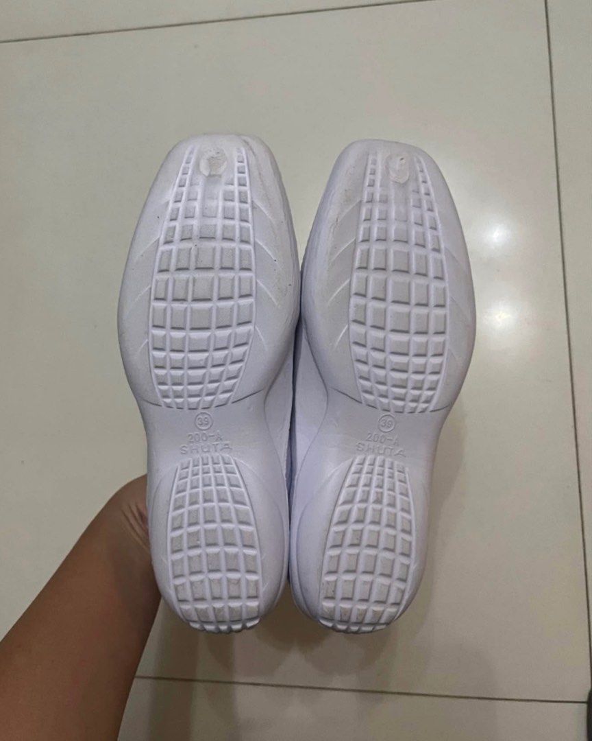 nursing shoes (Category: Slippers and slides) located in Davao. Submitted by declutteredtrinkets (Listing ID 1391291385, Image 2). Description: just pay for shipping.