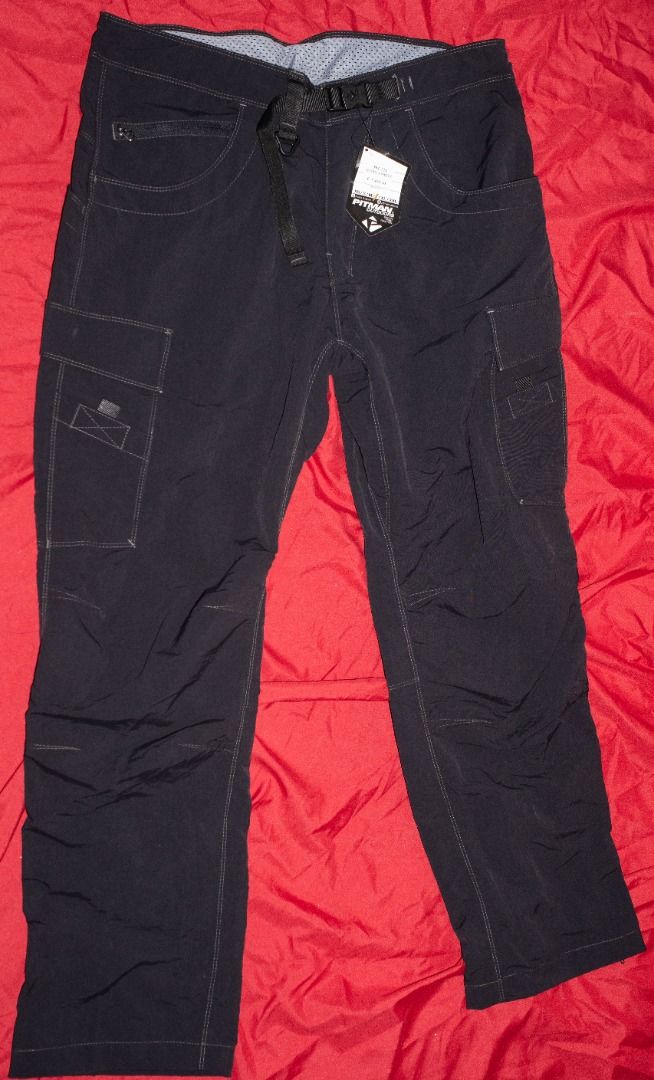 Pitman Pants Black L (Category: Other Bottoms) located in Paranaque City. Submitted by hazee21 (Listing ID 1391344024, Image 1). Description: Pitman Pants Black L w/tag original tag: 1495 #44.