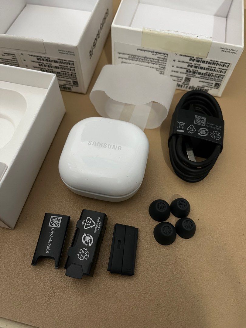 Samsung Galaxy FE buds (Category: Earphones) located in Baguio. Submitted by nmae98 (Listing ID 1391290393, Image 3). Description: Opened for checking With complete set .