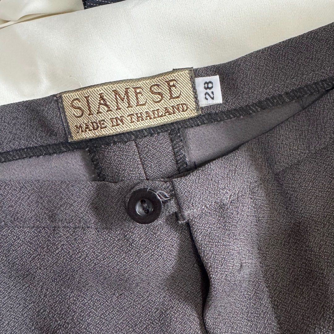 Siamese Gray Blazer and Trouser Set (Category: Sets or Coordinates) located in Quezon City. Submitted by roripreloved (Listing ID 1391302249, Image 3). Description: .