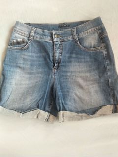 (Category: ) located in . Submitted by ClosetCleanUp (Listing ID 1391199957, Image 1). Description: .