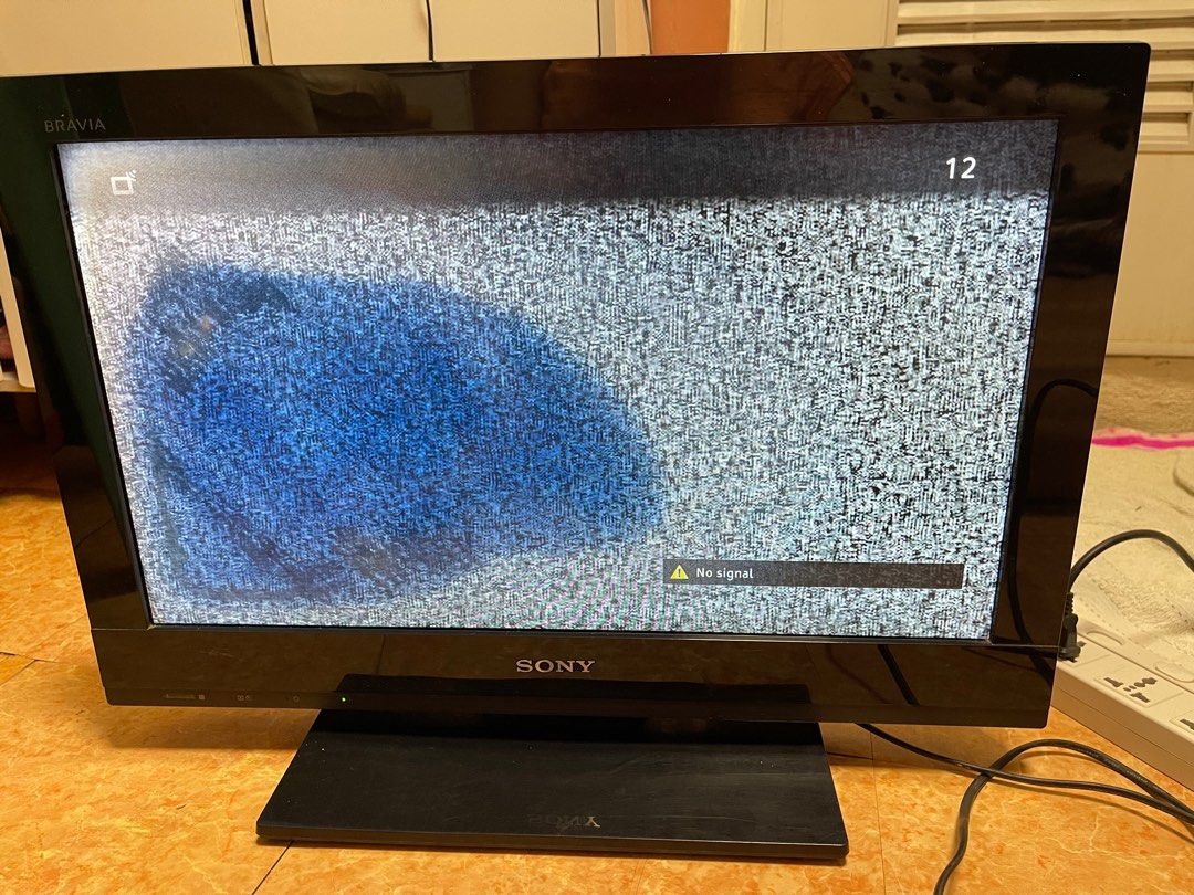 Sony bravia (Category: TV) located in Manila. Submitted by mayiiing (Listing ID 1391289631, Image 1). Description: May black po sa screen, wala din po remote kayo nalang po mag pagawa working naman po lahat. Dispose lang po ng gamit nakatambak nalang po kasi.