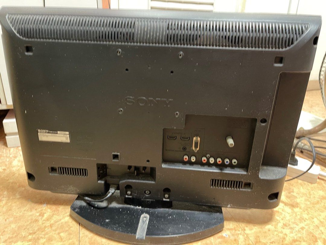 Sony bravia (Category: TV) located in Manila. Submitted by mayiiing (Listing ID 1391289631, Image 3). Description: May black po sa screen, wala din po remote kayo nalang po mag pagawa working naman po lahat. Dispose lang po ng gamit nakatambak nalang po kasi.