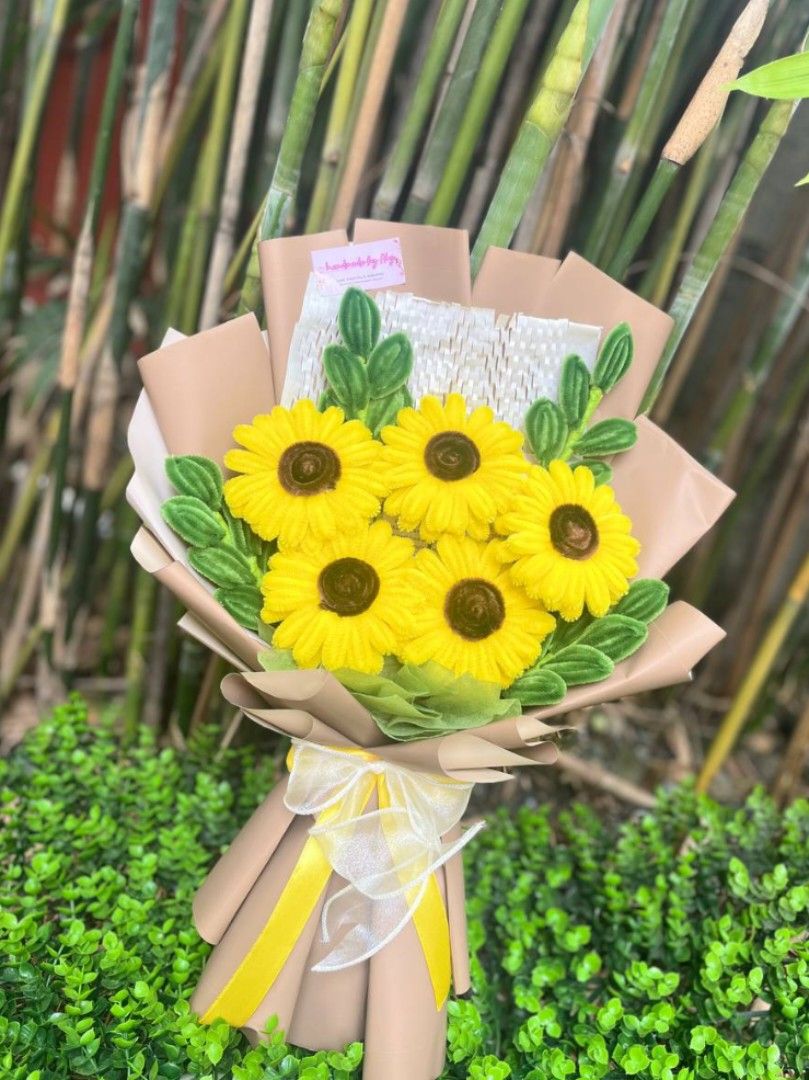 Sunflower bouquet (Category: Flowers & Bouquets) located in Cavite. Submitted by simplyaly0308 (Listing ID 1391188240, Image 3). Description: Handmade flowers from fuzzywires Accepting customize orders.
