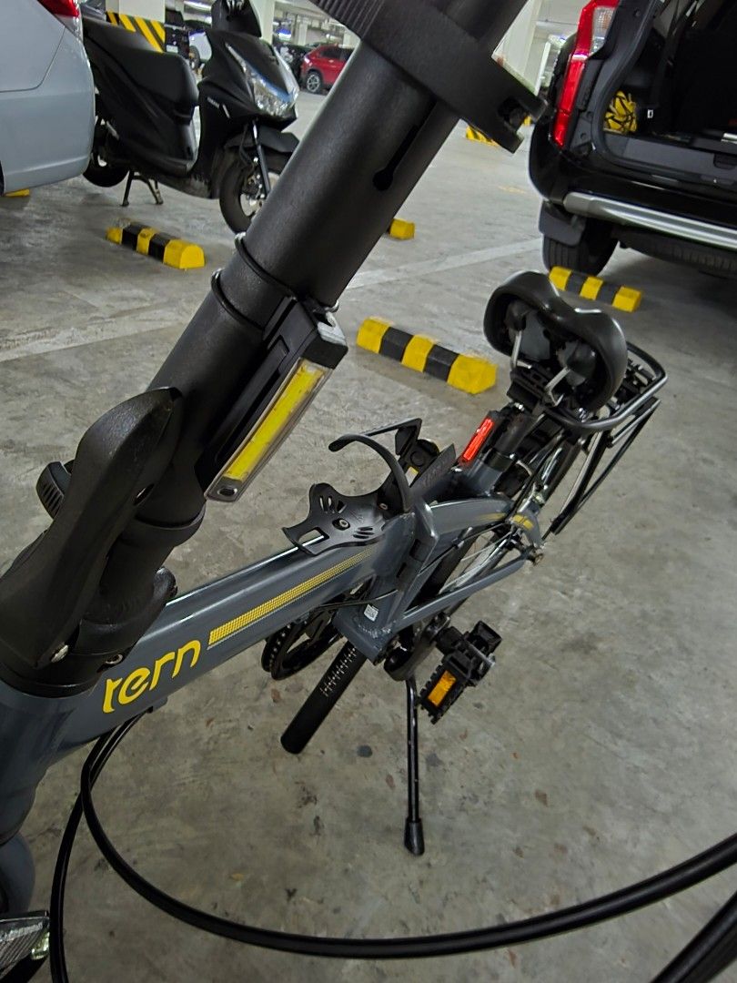 Tern Link A7 + Accessories (Category: Bicycles) located in Mandaluyong City. Submitted by marchmeister (Listing ID 1391310931, Image 3). Description: Tern Link A7 Speeds: 1 x 7 Gear Inches: 36" - 72" (2.86 - 5.72 m) Folding Size: 39.5 × 80 × 73 cm (15.6 × 31.5 × 28.7 in) Distance: Saddle to Pedal: 70 - 96 cm (27.6 - 37.8 in) Suggested Rider Height: 142 - 190 cm (55.9 - 74.8 in) Max Gross Vehicle Weight: 120 kg (264.6 lb) Max Rider Weight: 105 kg 