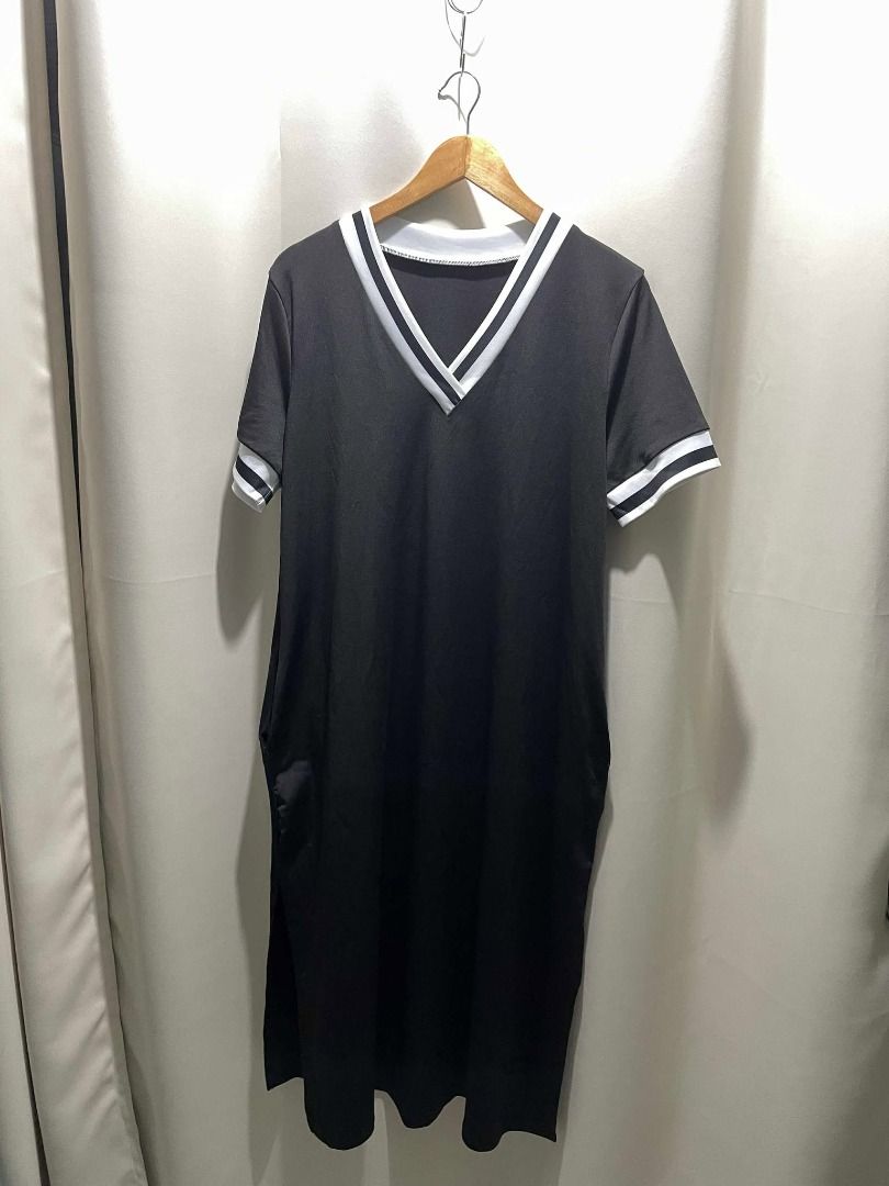 V-NECK BLACK DRESS WITH POCKET (Category: Dresses) located in Angeles City. Submitted by beatrixdcluttz (Listing ID 1391241382, Image 1). Description: 👗 Preloved Clothes for Sale ✨ Still in great condition! 📏 Size: 20-24" width x 46" length 🚚 Shipping: 5H0P33 only 💳 Payment first (GCash / BDO Pay) ❗ Other platforms accepted (buyer shoulders fee) 📩 DM if interested 💕.