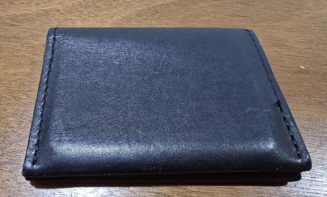 WaterField Via Leather Billfold Wallet (Category: Wallets & Card Holders) located in Manila. Submitted by misstoomanythings (Listing ID 1391208577, Image 2). Description: .