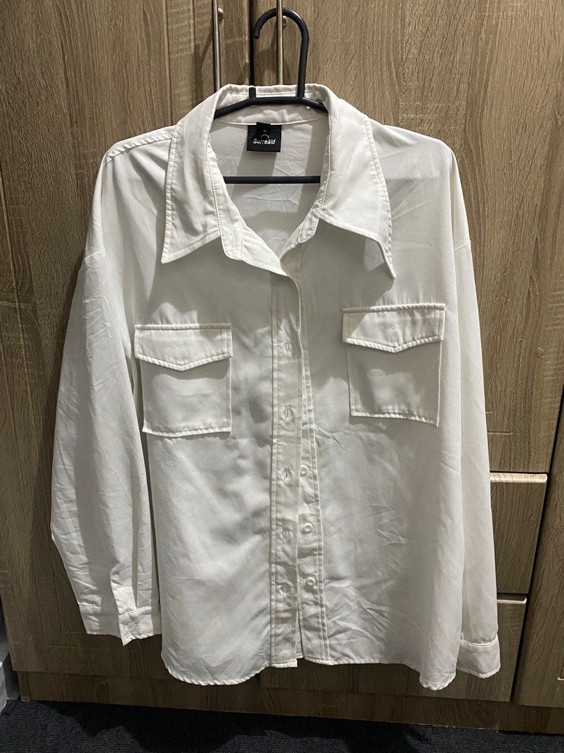white button down long sleeve with pockets (Category: Longsleeves) located in Los Banos. Submitted by oddklay (Listing ID 1391318939, Image 1). Description: size m on tag, can fit up to semi xl cotton material, makapal tela no flaws.