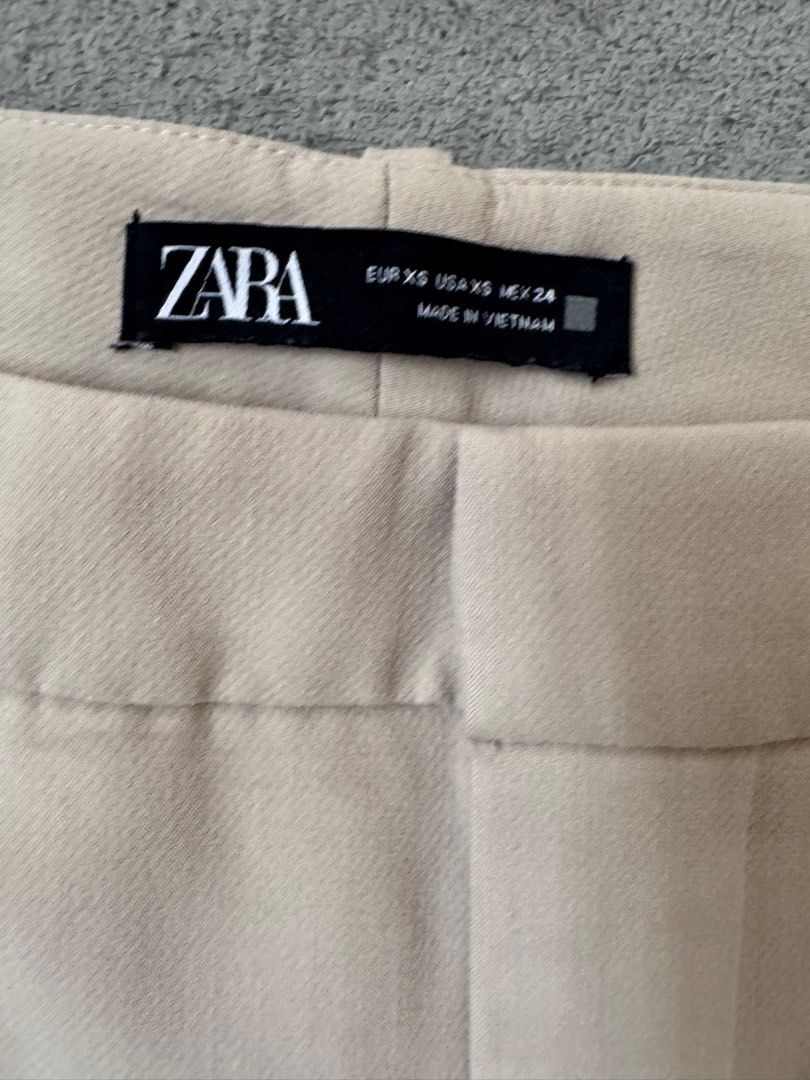 Zara Chino Pants (Category: Other Bottoms) located in Bocaue. Submitted by arnssss (Listing ID 1391172837, Image 2). Description: Used twice only. Size on tag is XS but can fit upto size 26 waistline.