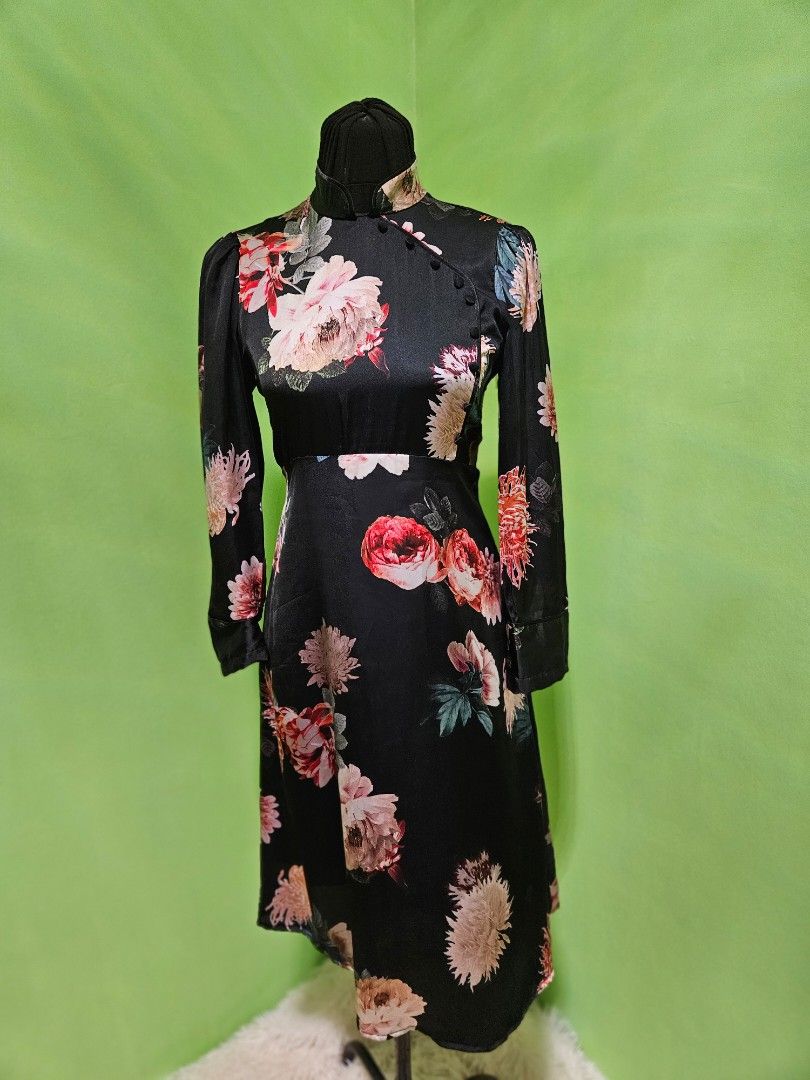 ZARA floral dress (Category: Dresses) located in Cauayan City . Submitted by milibertad (Listing ID 1391246480, Image 1). Description: Cinches your waist. Soft fabric. It is XS, but it can fit small frame, too..