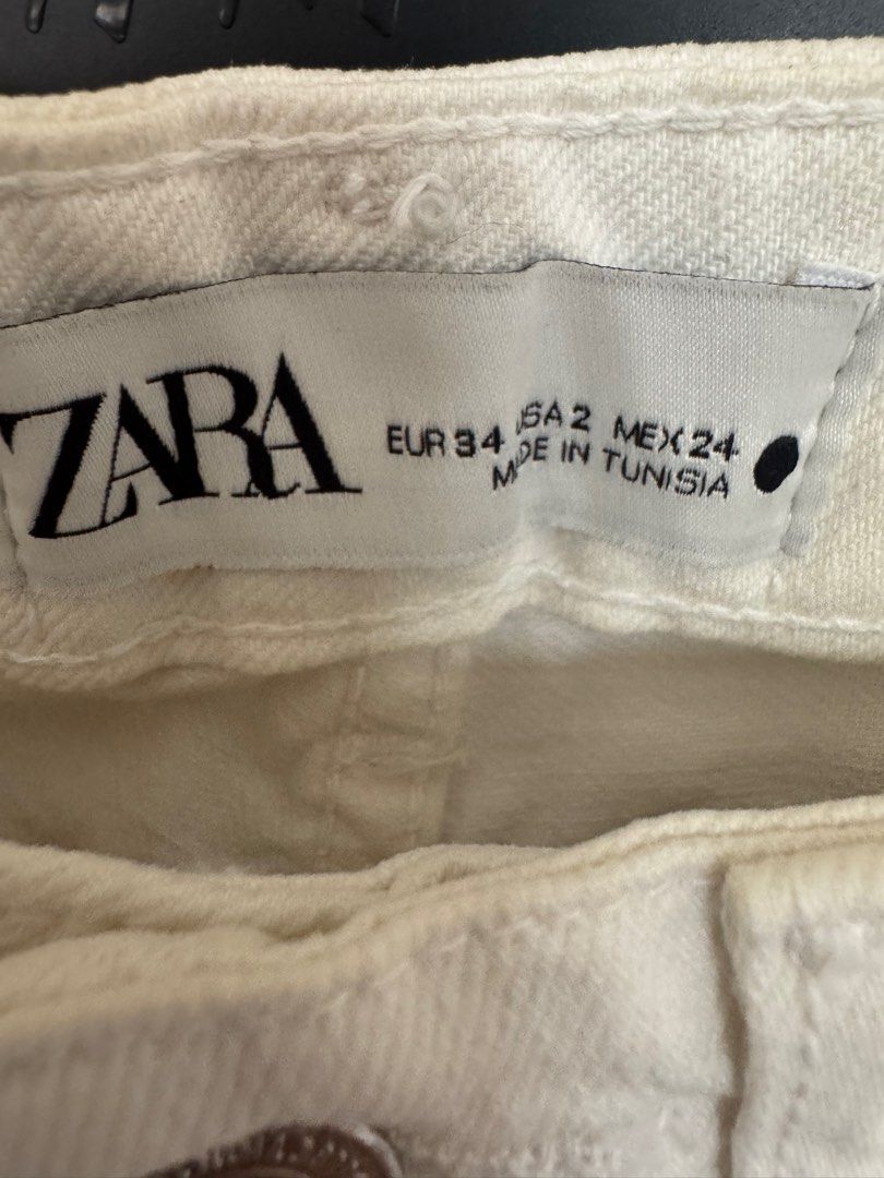 Zara Straight Pants (Category: Jeans) located in Bocaue. Submitted by arnssss (Listing ID 1391172562, Image 2). Description: Straight jeans in ecru color denim. Size 24.