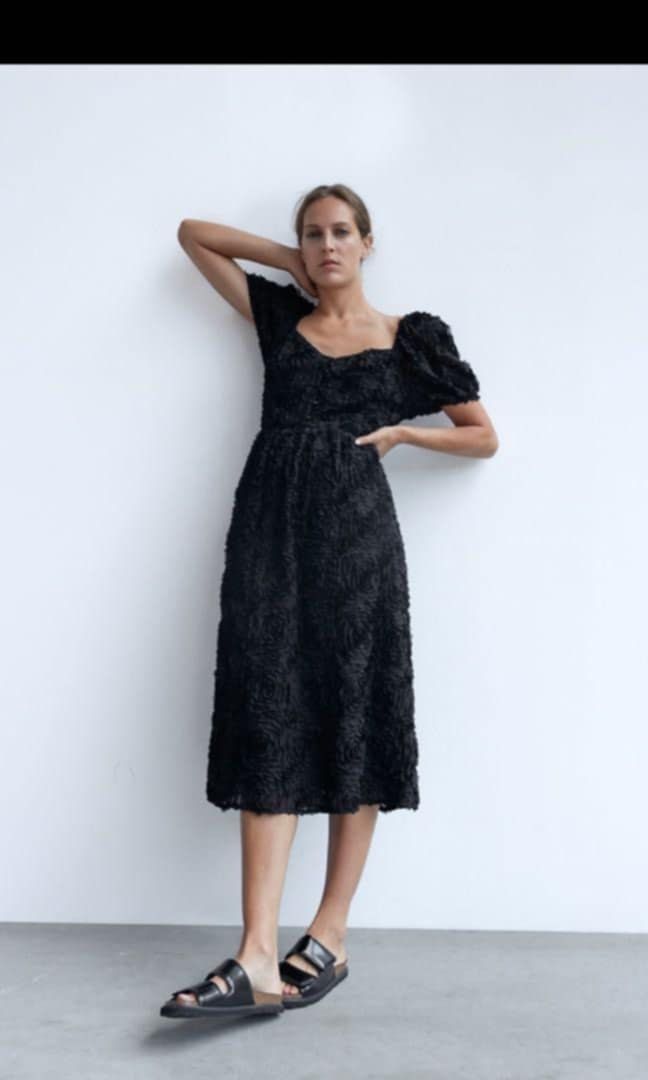 Zara Textured Dress (Category: Dresses) located in Bacoor. Submitted by catalina. (Listing ID 1391168459, Image 2). Description: Size: XS on tag Message me for more inquiries📩.