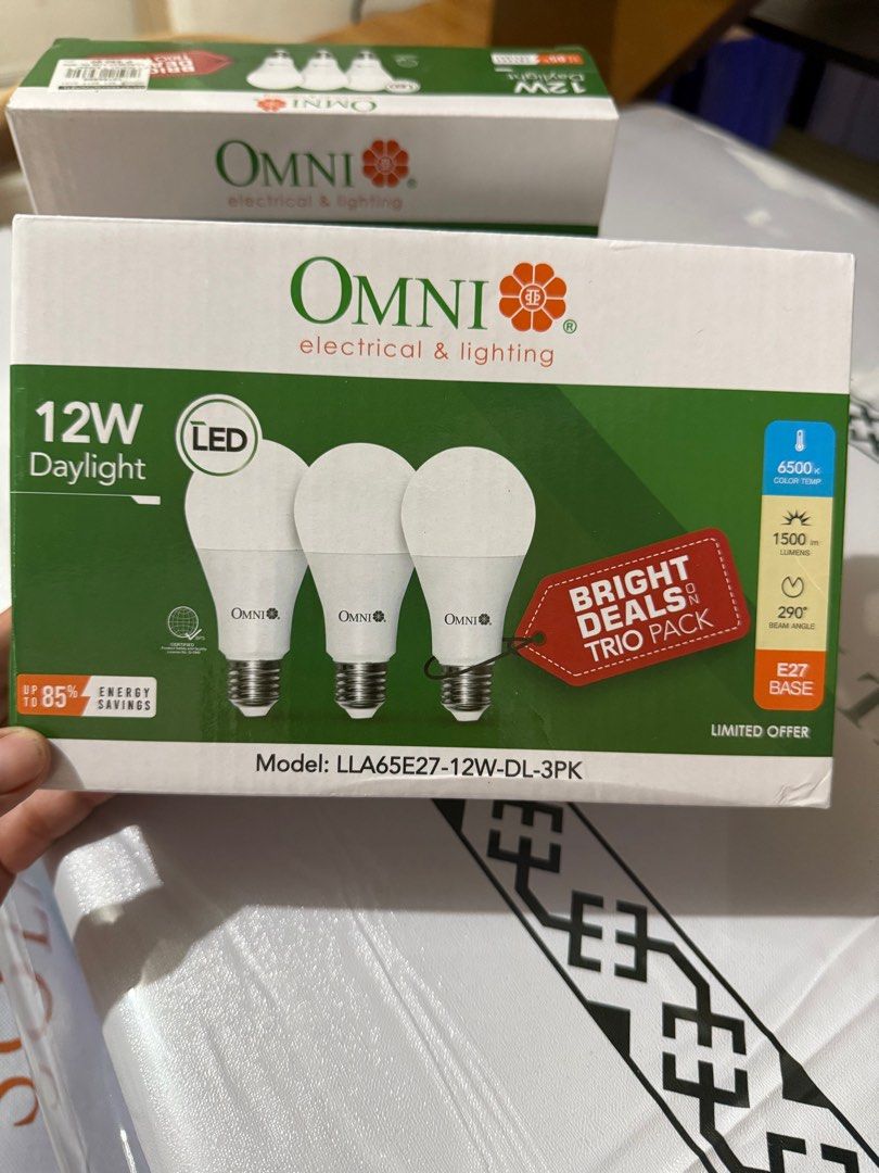12W daylight LED Bulb (Category: Lighting) located in Cavite. Submitted by 0825cherry (Listing ID 1391373870, Image 2). Description: 430 original price for 1 box selling for 600 2 box RFS- yellow yung kulay ng light perfect for lampshade.