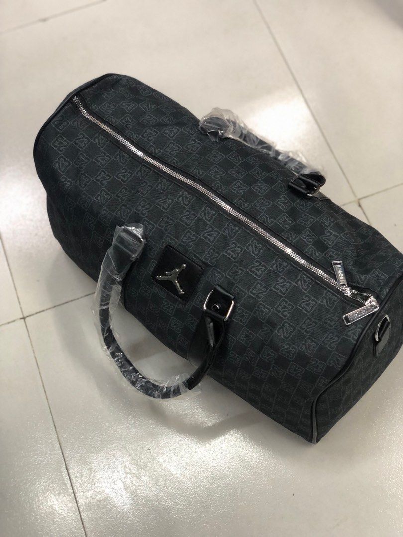 Air jordan monogram duffle bag (Category: Luxury Bags & Wallets) located in Cavite. Submitted by keedcaps4u (Listing ID 1391435413, Image 1). Description: Forsale Jordan monogram duffle bag 25L as new condi no issue 25L 2500 shipped 📩📩📩.