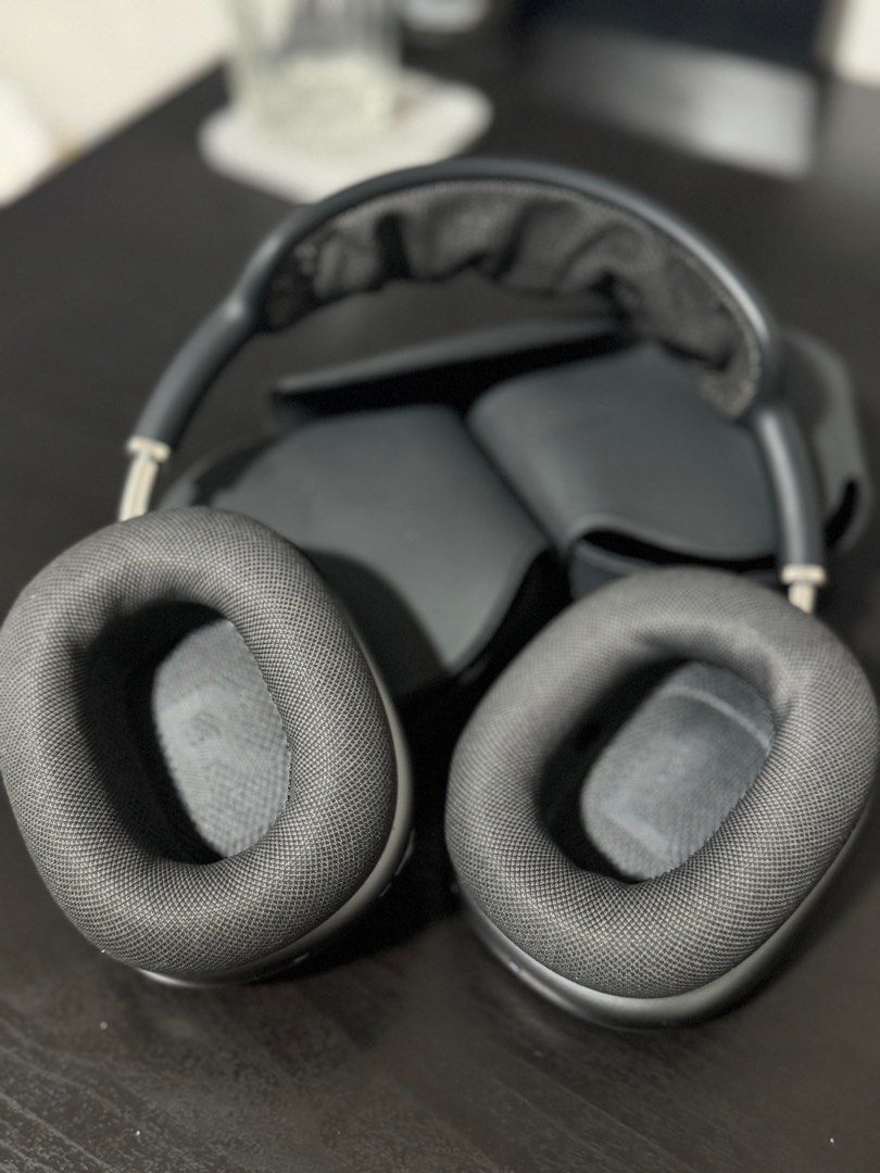 Airpods Max (Category: Earphones) located in Valenzuela. Submitted by juan011 (Listing ID 1391481426, Image 3). Description: For sale Airpods Max 1 (lightning) Slightly used Bought on marketplace Headphones only 100% authentic money back if fake .