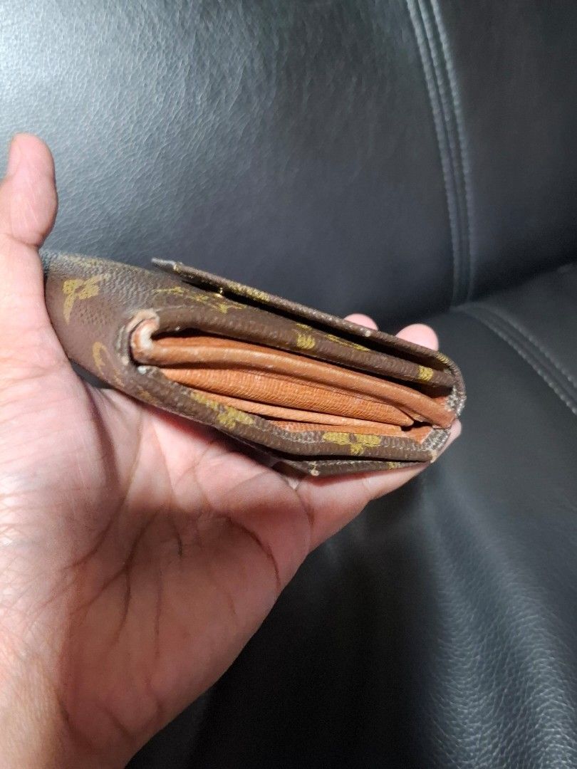 Authentic Louise Vuitton vintage wallet (Category: Luxury Bags & Wallets) located in Manila. Submitted by alllegithundredpercent (Listing ID 1391365706, Image 3). Description: guaranteed authentic or get your money back pls check all the flaws, nakaupload na po lahat very useful pa.