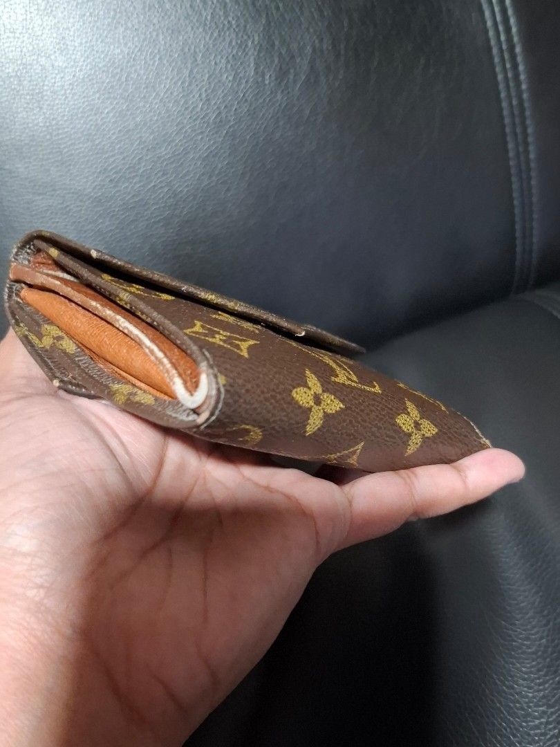 Authentic Louise Vuitton vintage wallet (Category: Luxury Bags & Wallets) located in Manila. Submitted by alllegithundredpercent (Listing ID 1391365706, Image 2). Description: guaranteed authentic or get your money back pls check all the flaws, nakaupload na po lahat very useful pa.