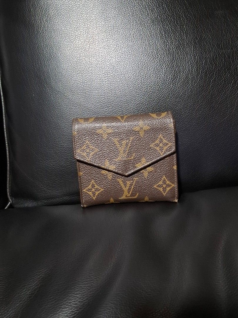 Authentic Louise Vuitton vintage wallet (Category: Luxury Bags & Wallets) located in Manila. Submitted by alllegithundredpercent (Listing ID 1391365706, Image 1). Description: guaranteed authentic or get your money back pls check all the flaws, nakaupload na po lahat very useful pa.